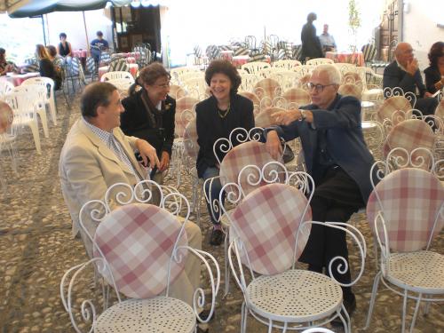 Con Silvio Ramat e consorte al Premio Pen Club . Compiano (Parma), 2007